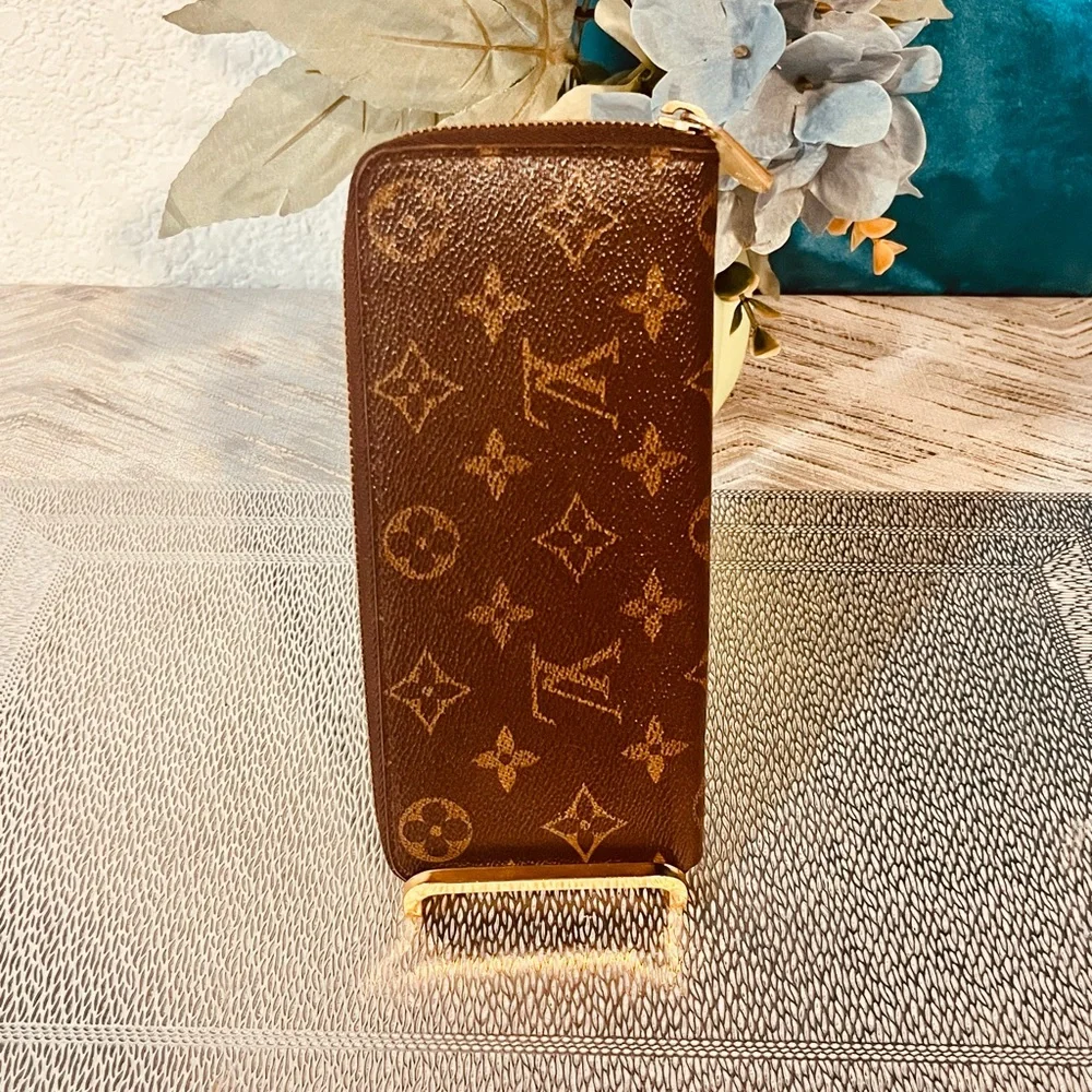 Louis Vuitton Monogram long zippy Wallet - Picture 6 of 15